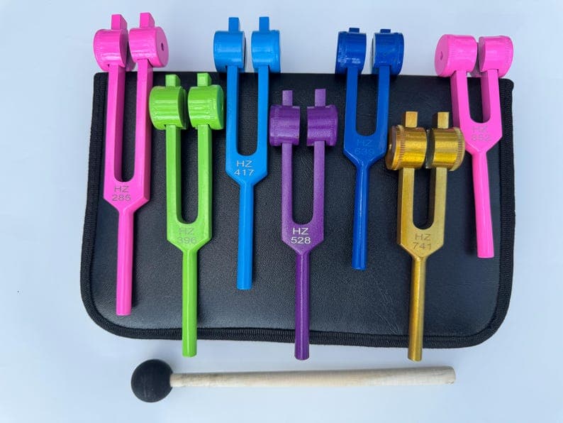Color-coded healing tuning forks with mallet